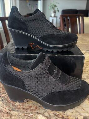 Bernie Mev Wedge Booties sz 39 NIB